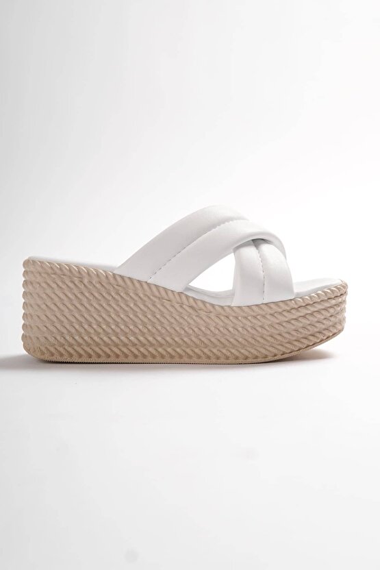 JOYMIX Dolgu Topuklu Ortopedik Taban Hasır Görünümlü Kadın Terlik CKT - Beyaz