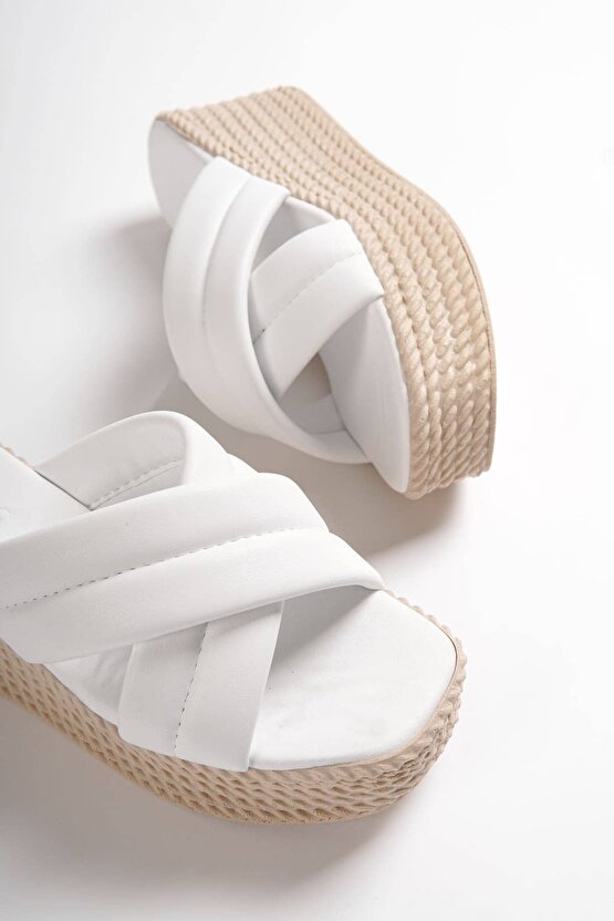 JOYMIX Dolgu Topuklu Ortopedik Taban Hasır Görünümlü Kadın Terlik CKT - Beyaz