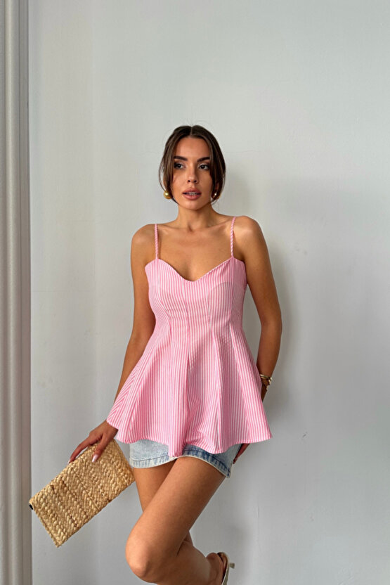 EQURİ ÇİZGİLİ GOFRE ASKILI PENS DETAYLI BLUZ - Pembe