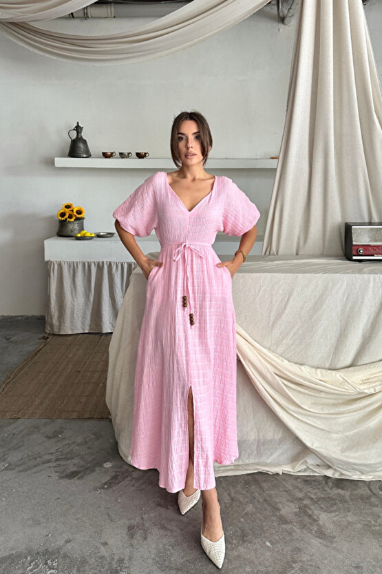 EQURİ V YAKA BEL BONCUK BAĞLAMALI MÜSLİN ELBİSE YIRTMAÇ DETAYLI - Pembe