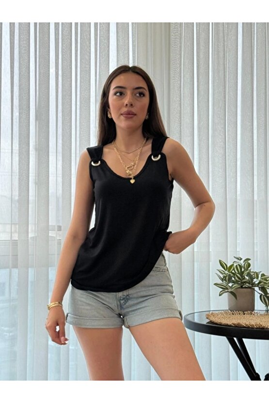 Kadın Askılı V Yaka Kuş Gözü Detaylı Viskon Bluz