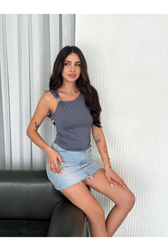 Osy Modal Yumuşak Dokulu Kumaş Bisiklet Yaka Sıfır Kol Bluz Omuz Toka Aksesuar Detaylı - Antrasit