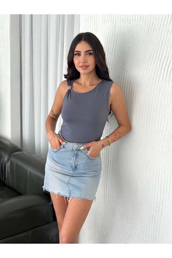 Osy Modal Yumuşak Dokulu Kumaş Bisiklet Yaka Sıfır Kol Bluz Omuz Toka Aksesuar Detaylı - Antrasit