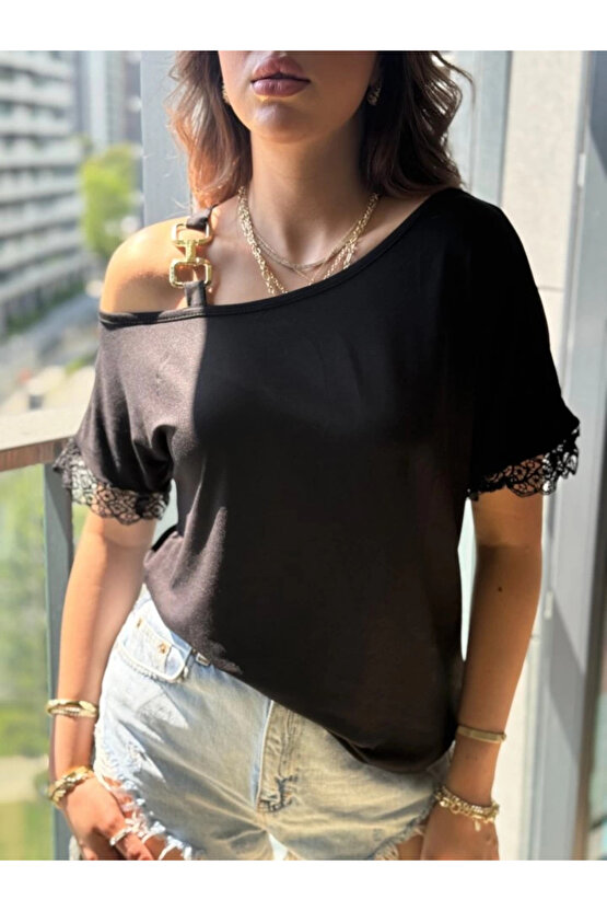 Kadın Tek Omuzu Askılı Kısa Kollu Toka Detaylı Dantelli Viskon Bluz