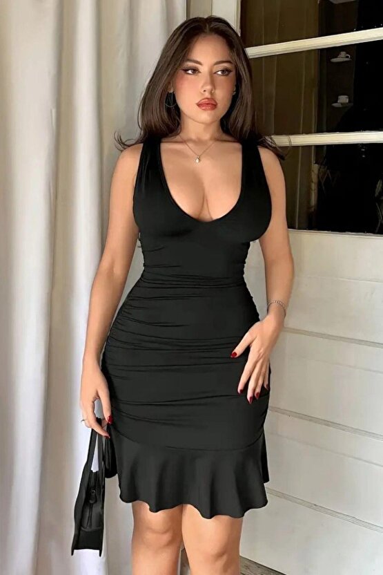 Derin Dekolteli Fırfırlı Krep Elbise