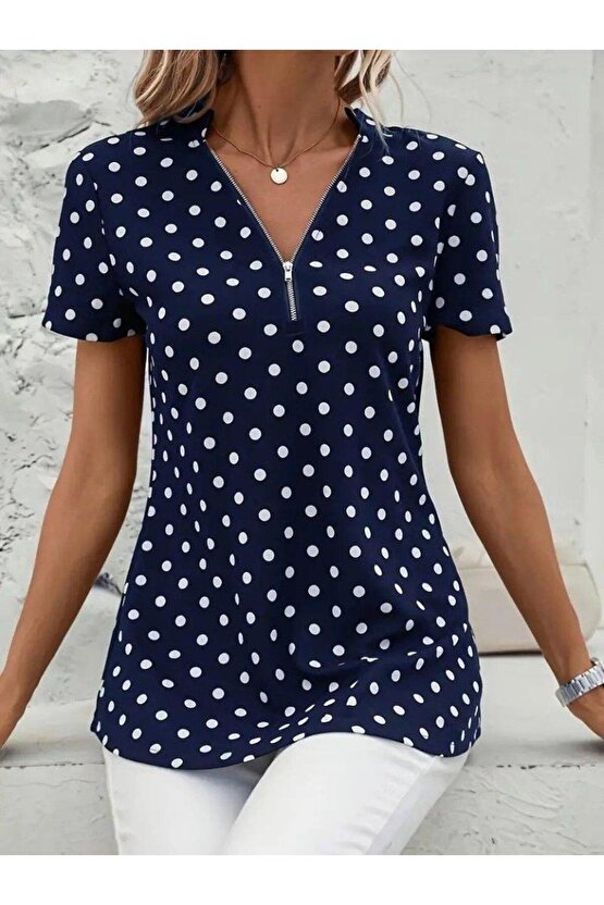 Kadın Kısa Kollu Yakadan Fermuarlı Puantiyeli Uzun Dokuma Viskon Bluz