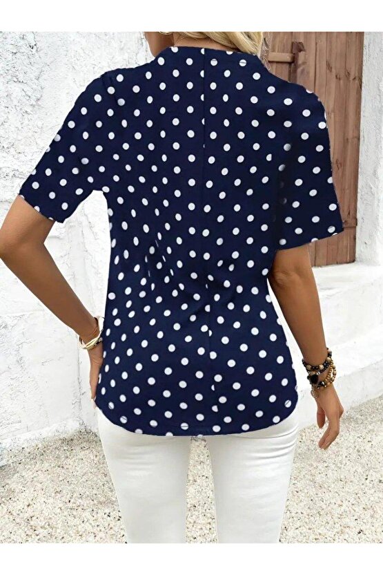 Kadın Kısa Kollu Yakadan Fermuarlı Puantiyeli Uzun Dokuma Viskon Bluz