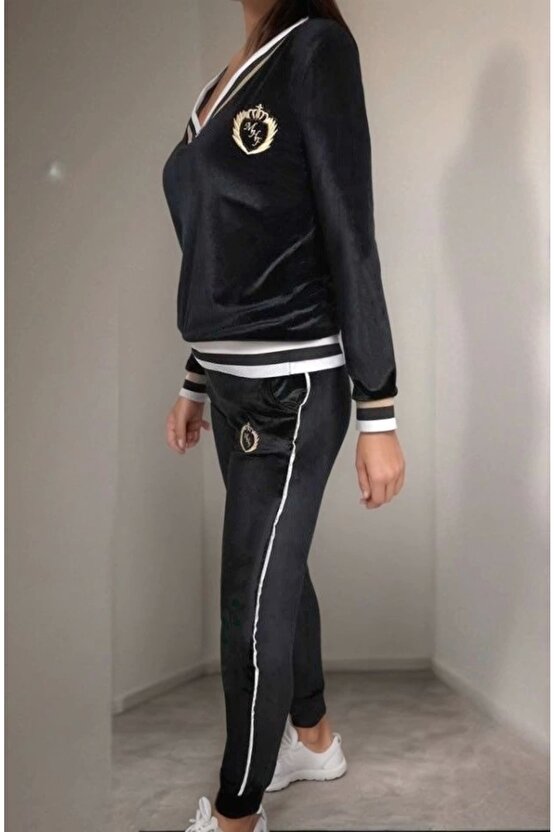 Kadın Uzun Kollu V Yaka Yakası Ve Kol Ağzı şerit Detay Armalı Kadife Takım