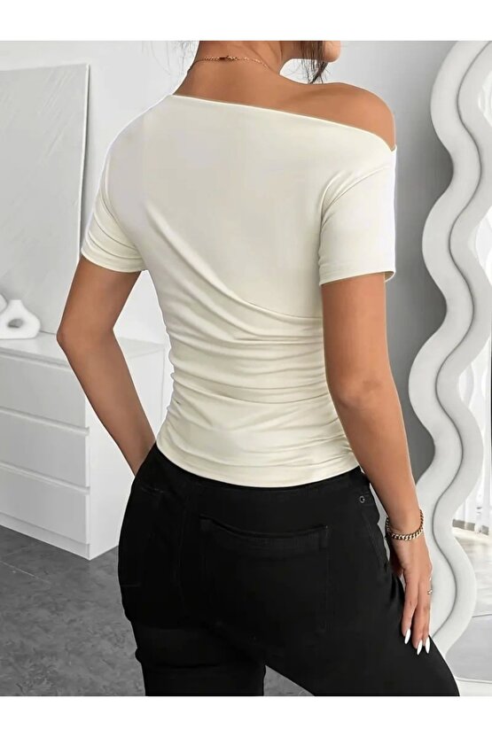 Kadın Kısa Kollu Tek Omuzu Açık Büzgülü Viskon Bluz