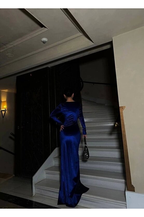 Kadın Kadife Kumaş Kalp Yaka Yırtmaç Detaylı axi Boy Elbise