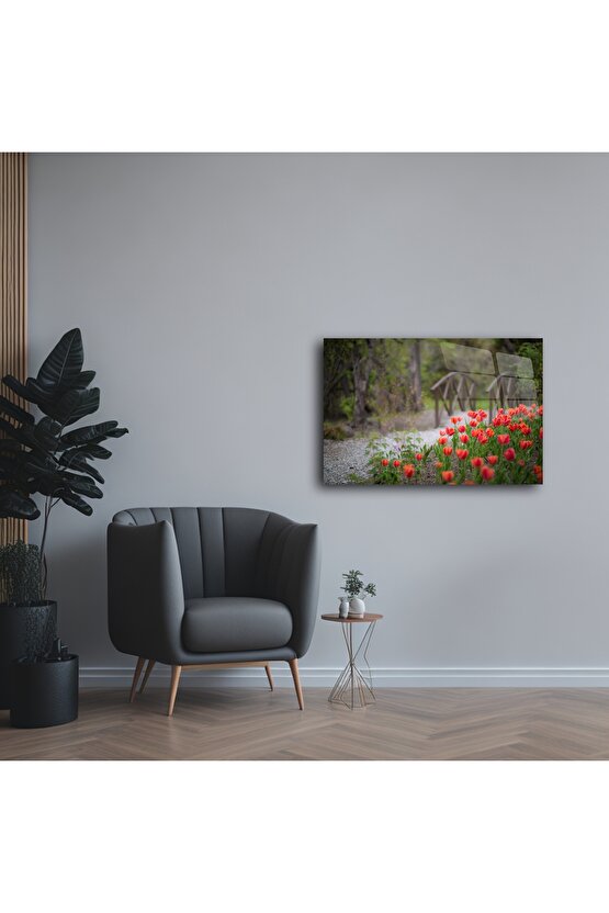 Ahşap Köprü ve Kırmızı Lale Bahçesi Cam Tablo