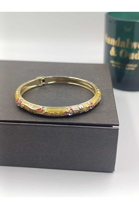 Mineli Çiçek İşlemeli Çelik Bilezik