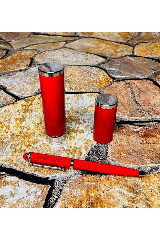 ÖZEL SİLİNDİR KUTUSUNDA KIRMIZI KALEM