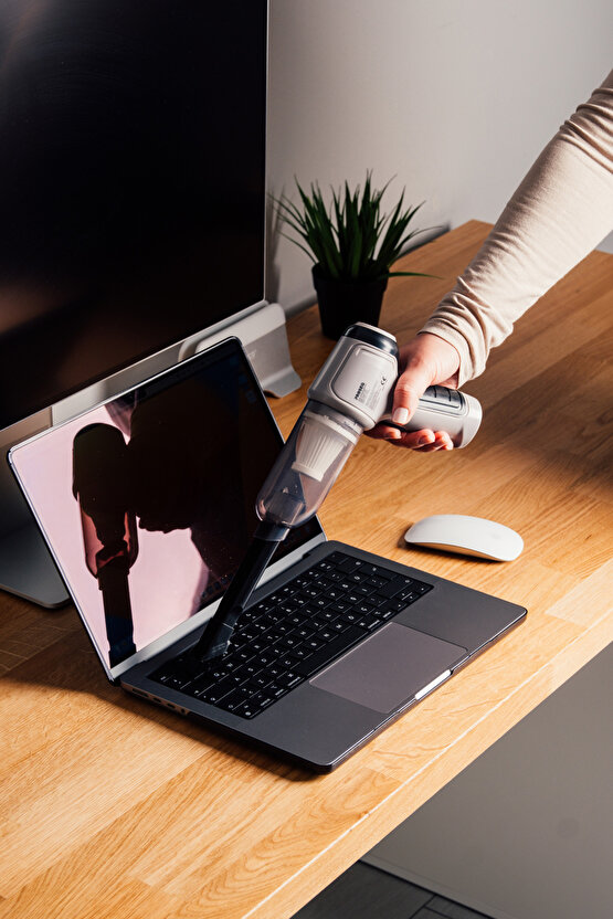 Mini Beyaz Güçlü Emiş Üfleme Özellikli Ev Araç Kablosuz Şarjlı El Süpürgesi 2in1