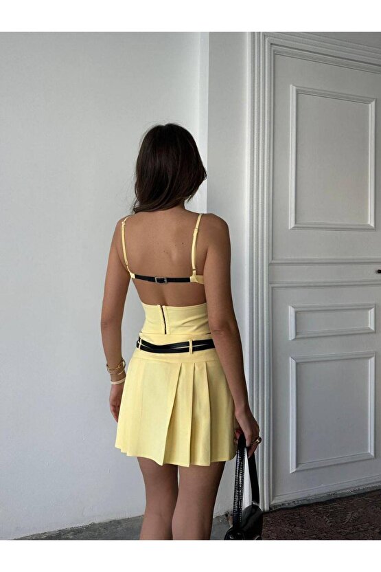 Sırt Dekolteli Kemerli Pileli Etek Likralı Mini Elbise