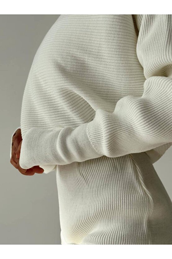 PARMAK GEÇME DETAYLI FİTİLLİ TRİKO TAKIM