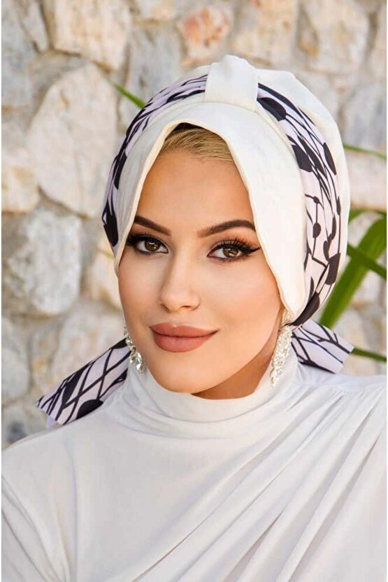 Kırık Beyaz Puan Bantlı Şapka Bone