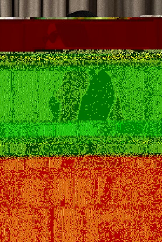 Yırtmaç Detaylı Dar Mini Şort Etek