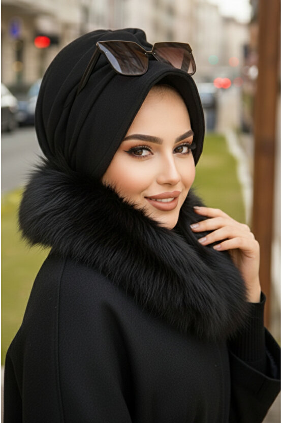 Siyah Kaşe Şapkalı Bone