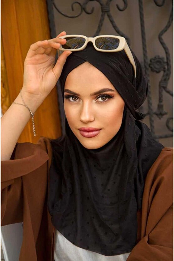 Siyah Ponpon Çapraz Bantlı Medium Size Hijab - Hazır Şal