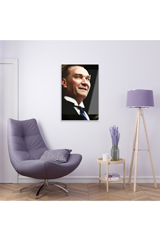 Gülümseyen Atatürk Cam Tablo Duvar Dekoru