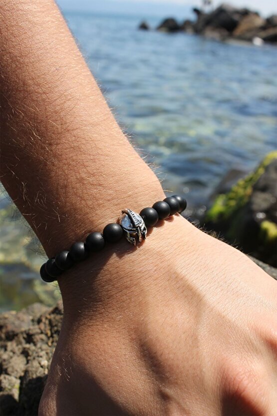 Oniks Miğfer Figür Ön Aksesuarlı 8 Mm Küre Mat Kesim Bileklik