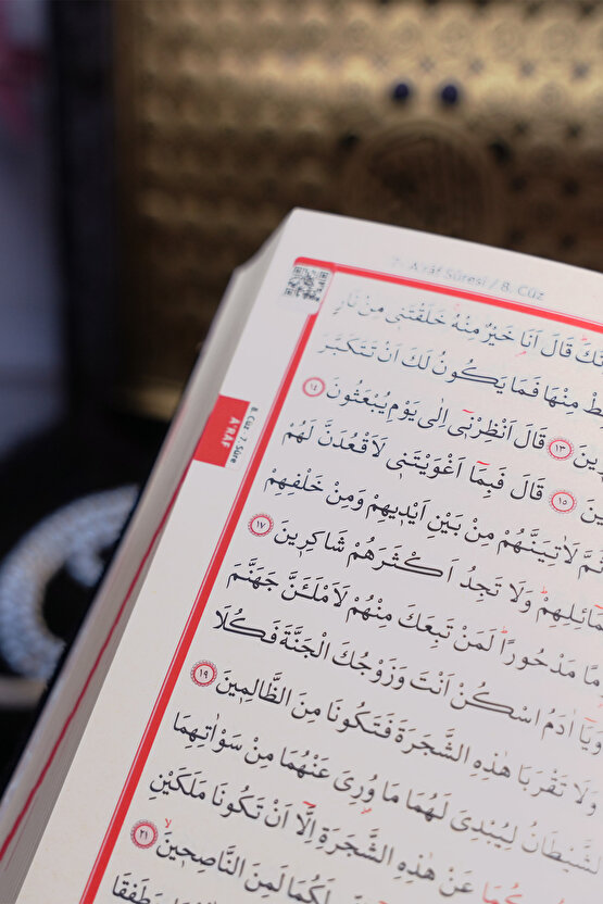 Hediyelik Kuranı Kerim | İslami Hediye | Lüks Ahşap Kutu, Kadife Kuran, Şal ve İnci Tesbih Seti