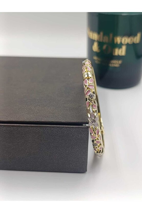 Mineli Çiçek İşlemeli Çelik Bilezik