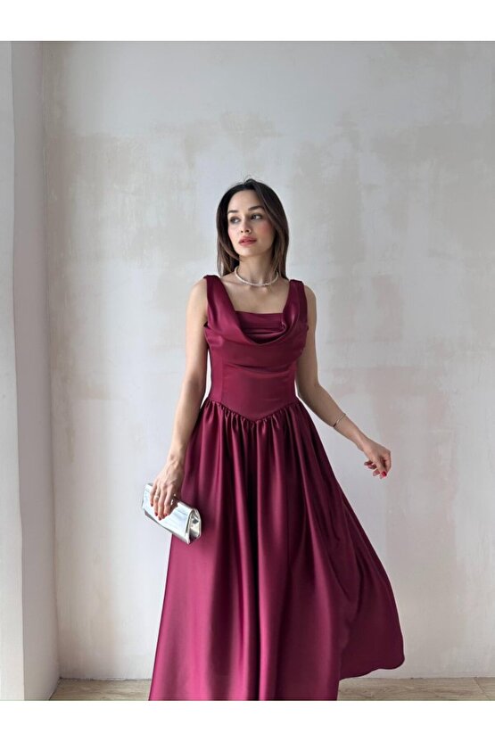 Kadın Sırt Detaylı Korse Formlu Pileli Uzun Saten Elbise