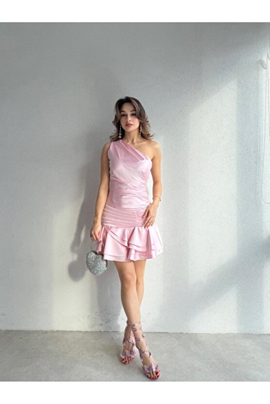 Tek Omuz Fırfırlı Tasarım Pembe Mini Saten Elbise