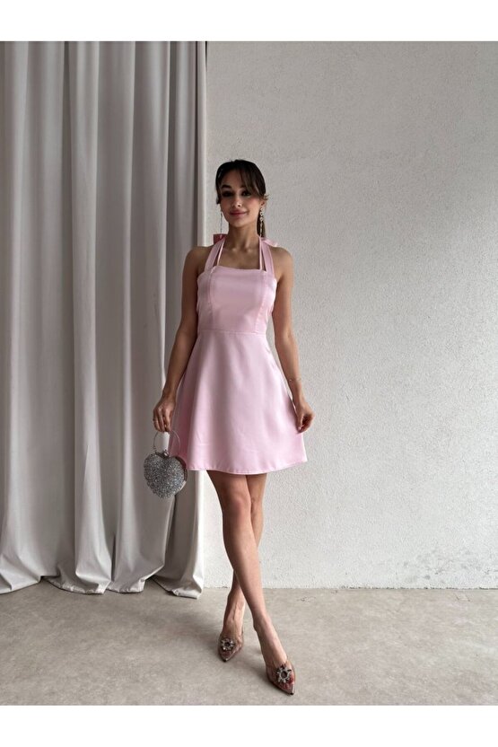 Kadın Boyundan Bağlamalı Kurdela Detaylı Mini Saten Elbise