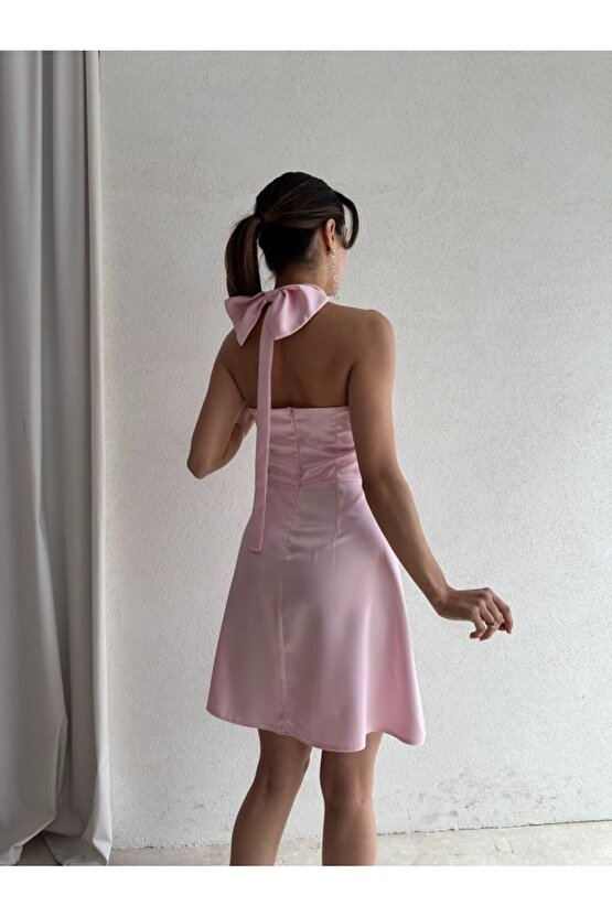 Kadın Boyundan Bağlamalı Kurdela Detaylı Mini Saten Elbise