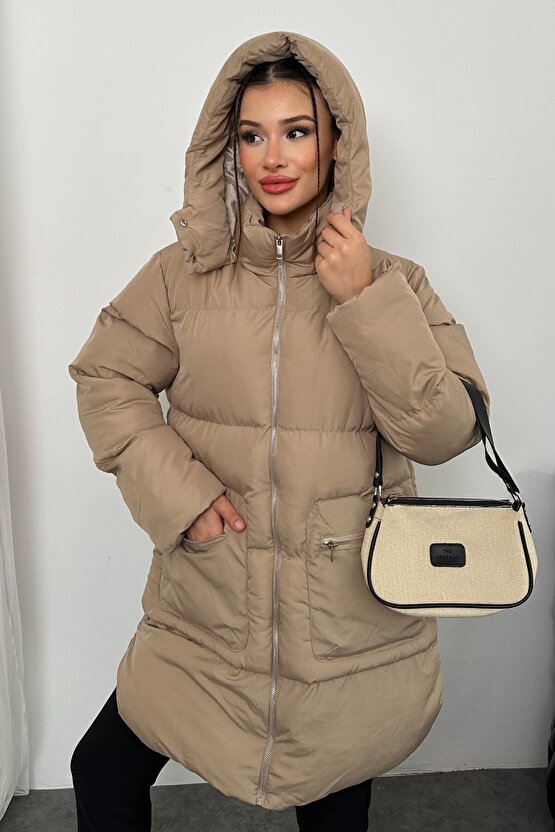Kadın Kapüşonlu Uzun Şişme Mont – Su Geçirmez Oversize Kışlık, Cepli Fermuarlı