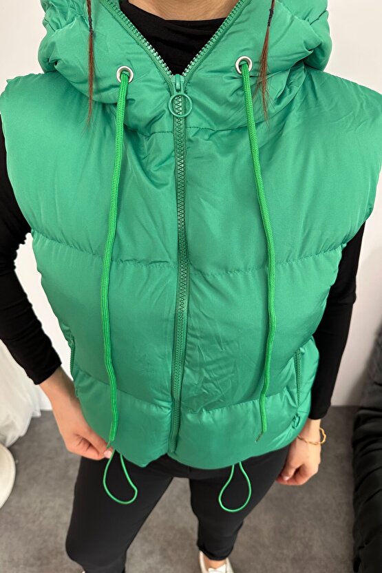 Kadın Kapüşonlu Kısa Şişme Yelek – Dolgulu, Kışlık, Spor Günlük, Su itici