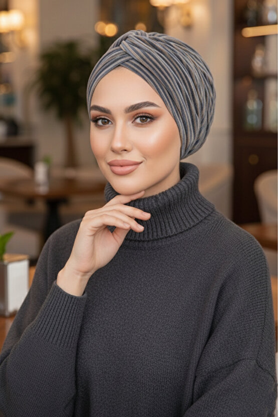 Antrasit Çizgili Burgu Detaylı Bone