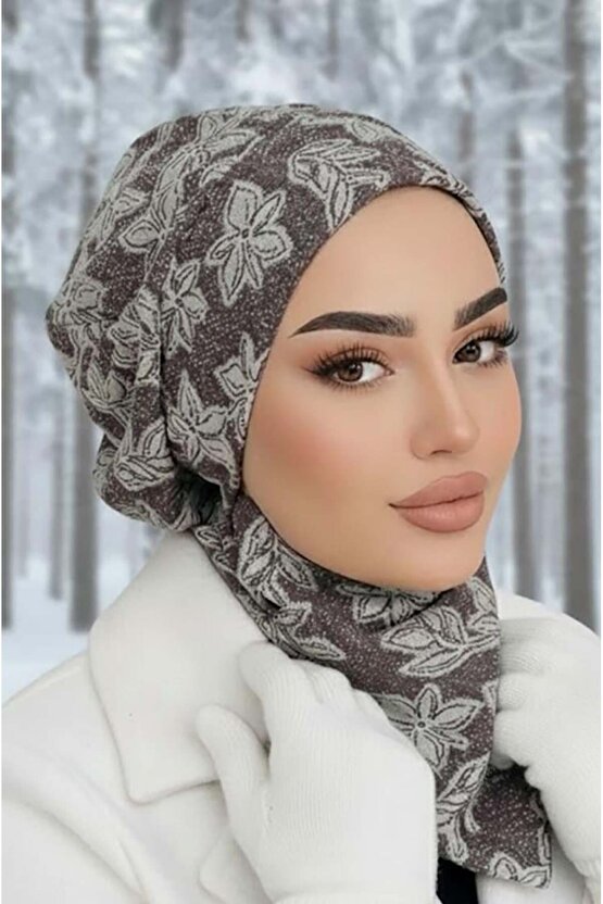 Gri Desenli Tesettür Bere ve Etol Takım