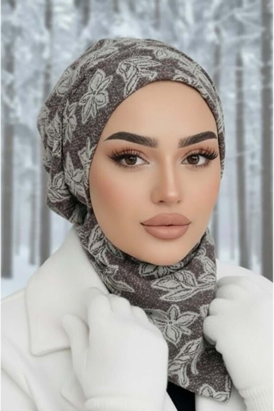 Gri Desenli Tesettür Bere ve Etol Takım