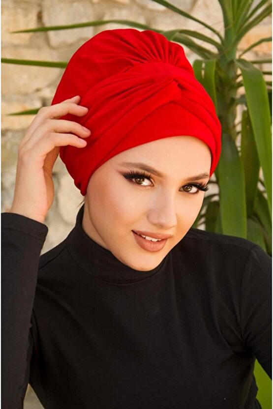 Kırmızı Burgu Detaylı Bone