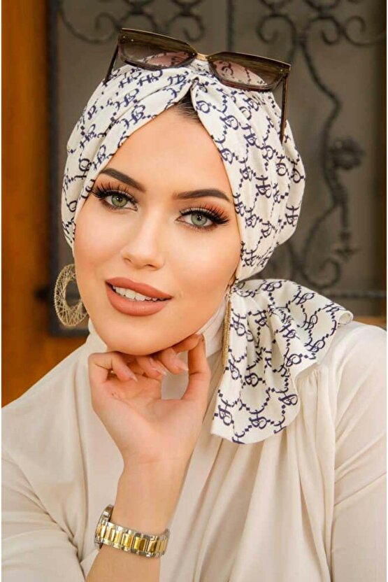 Saks Beyaz Retro Desen Tokalı Bone