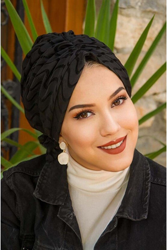 Siyah Desen Tül Tokalı Bone