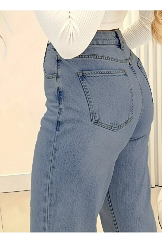 Kadın Yüksek Bel Cepli Paçaya Doğru Geniş Kot Pantolon