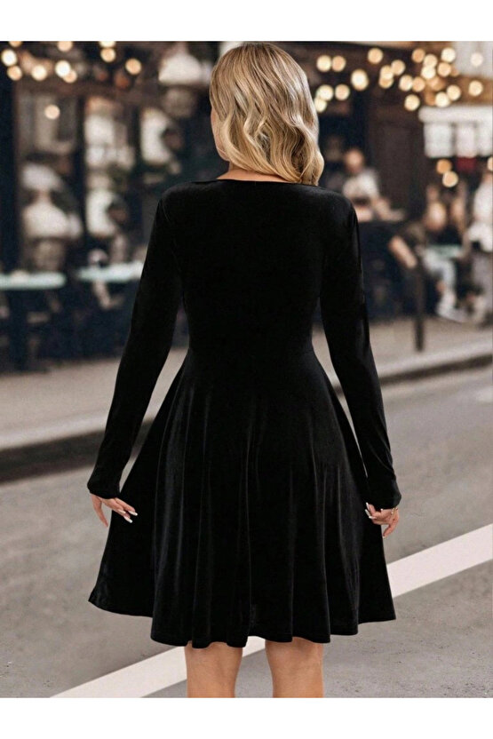 Kadın Uzun Kollu Kruvaze Yakalı Toka Detaylı Mini Kadife Elbise