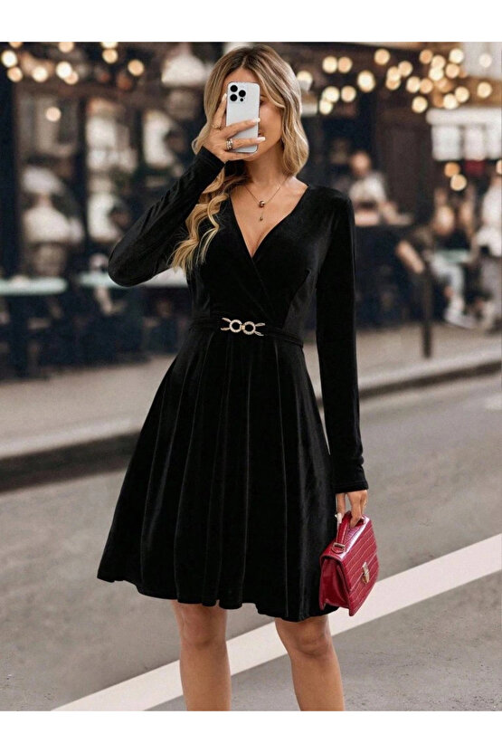 Kadın Uzun Kollu Kruvaze Yakalı Toka Detaylı Mini Kadife Elbise