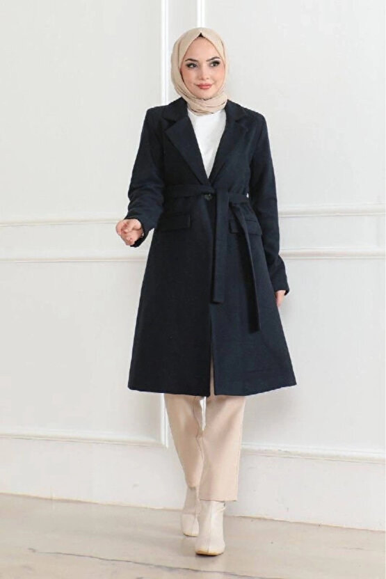 Kadın Kaşe Kaban – Uzun Boy Kruvaze Yaka, Kuşaklı Tesettür Kışlık Kaban, Astarlı Şık Yünlü Dokuma Ov