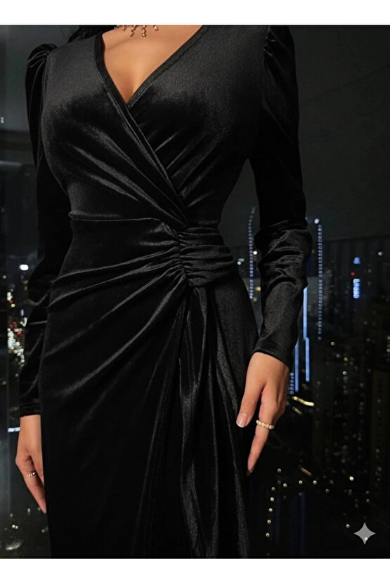 Kadın Uzun Kollu Kruvaze Yakalı Yandan Büzgülü Midi Kadife Elbise