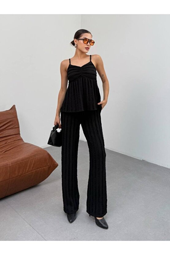 Kadın Siyah Dokulu Askılı Üst Ve Bol Paça Pantolon 2’li Takım