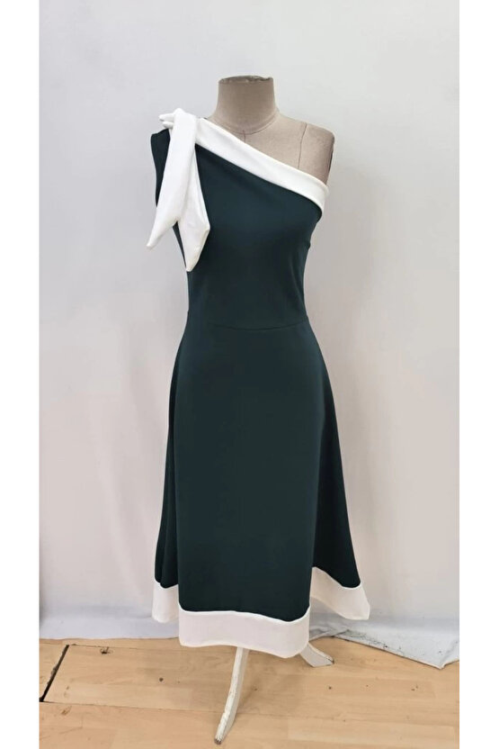 MDB Kadın Tek Omuzu Açık Omuzlardan Kurdela Detaylı çift Renkli Ithal Krep Elbise