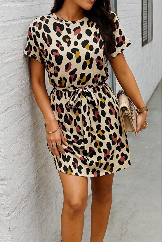 Kadın Kısa Kollu Yuvarlak Yaka Beli Kuşaklı Geometrik Desenli Süprem Elbise