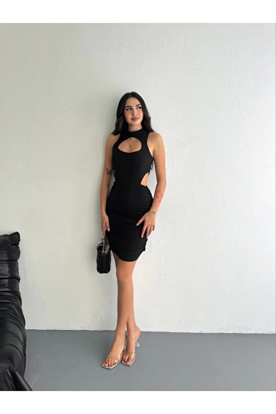 Göğüs Ve Yanlar Dekolteli Kolsuz Boy Elbise - Siyah