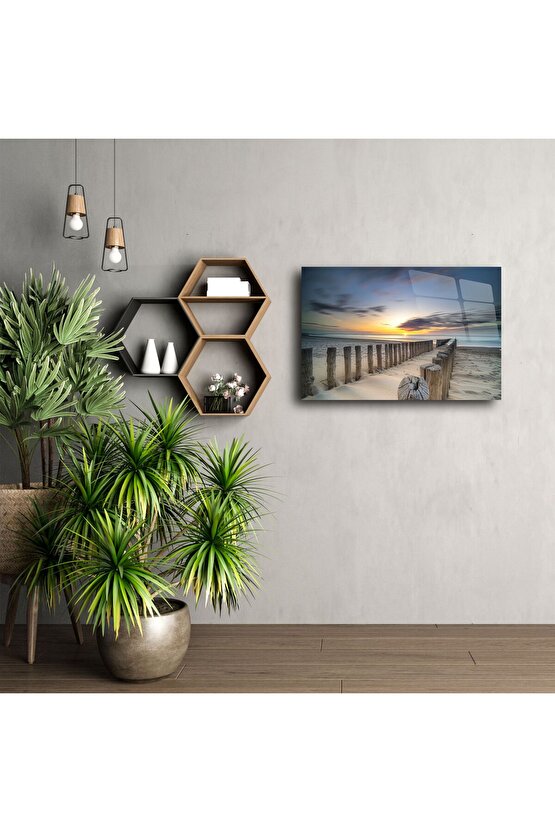 Gün Batımında Kum ve Ahşap Yolu Manzarası